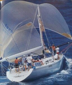 Jacht ze spinakerem wykonanym przez Ocean Sails
